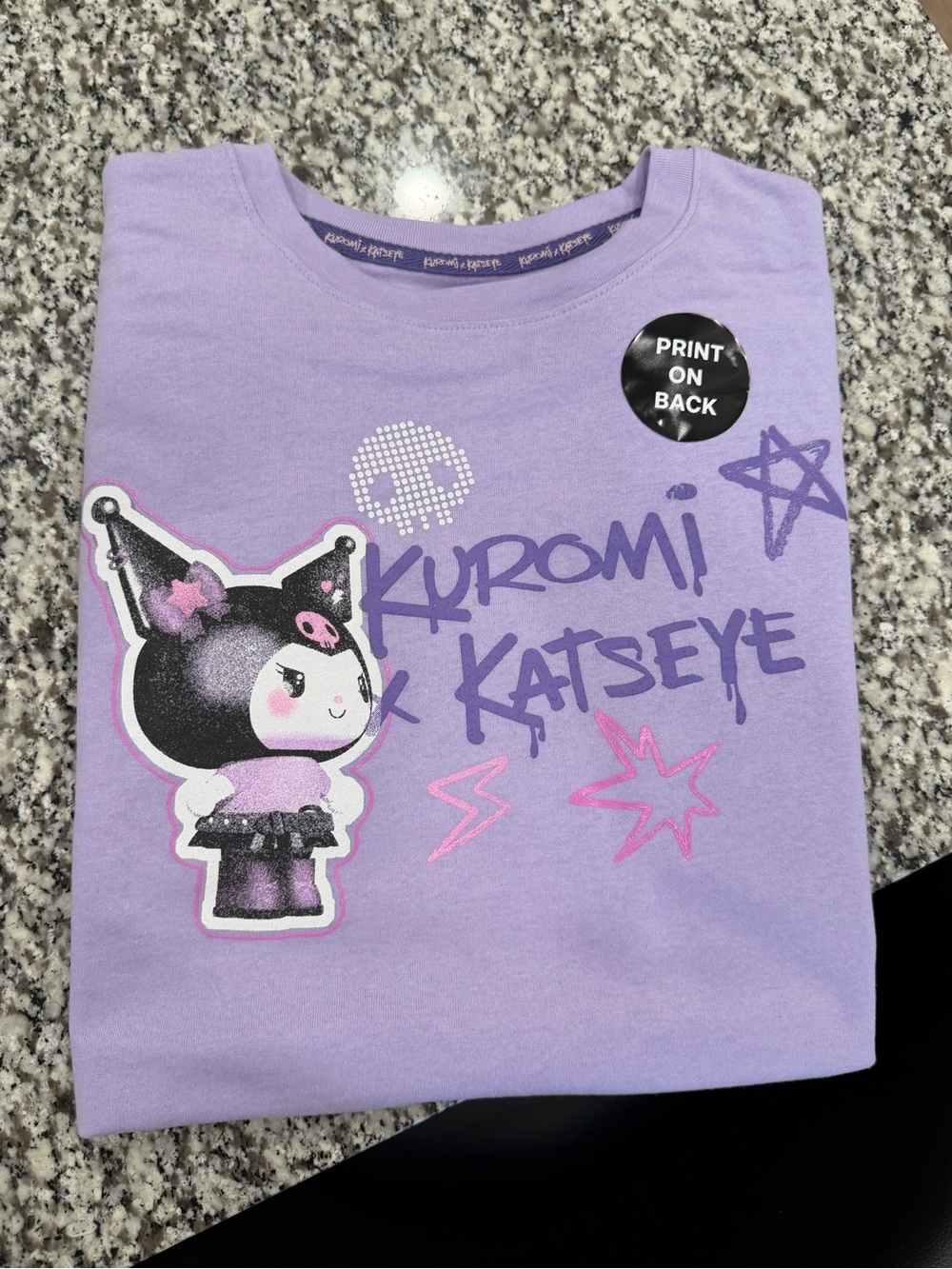 KATSEYE X KUROMI Short Sleeve Front and Back Graphic T Shirt Purple SIZE Large